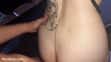 Vígan kamerázott a kis varrott kanca míg a barátosnőjét kefélték de aztán őt is megkefélték Thumb