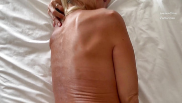 Őrülten popsiba dugták a sexy mamókát mialatt a mini műfarok rezgett a pinájában Thumb