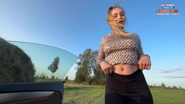 A cuki stoppos pipi megmutogatta a cickóit majd a sejhaját és kufirccal pengetett a taxiért Thumb